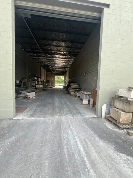 317 Chelsea Rd, Staten Island, NY à louer - Photo intérieure – Image 2 sur 24
