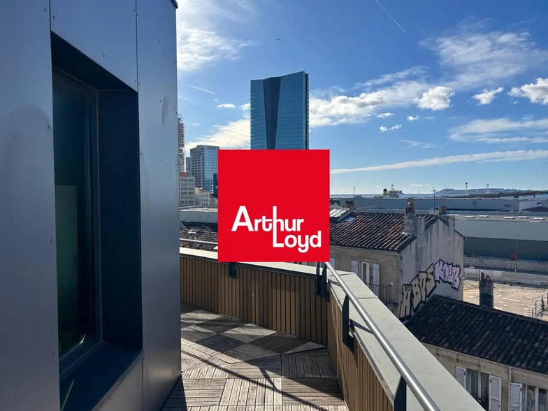 10 Place Bougainville, Marseille à louer - Photo de l’immeuble – Image 1 sur 8