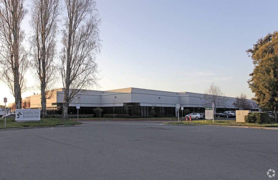 2601-2655 Barrington Ct, Hayward, CA à louer - Photo de l’immeuble – Image 3 sur 4