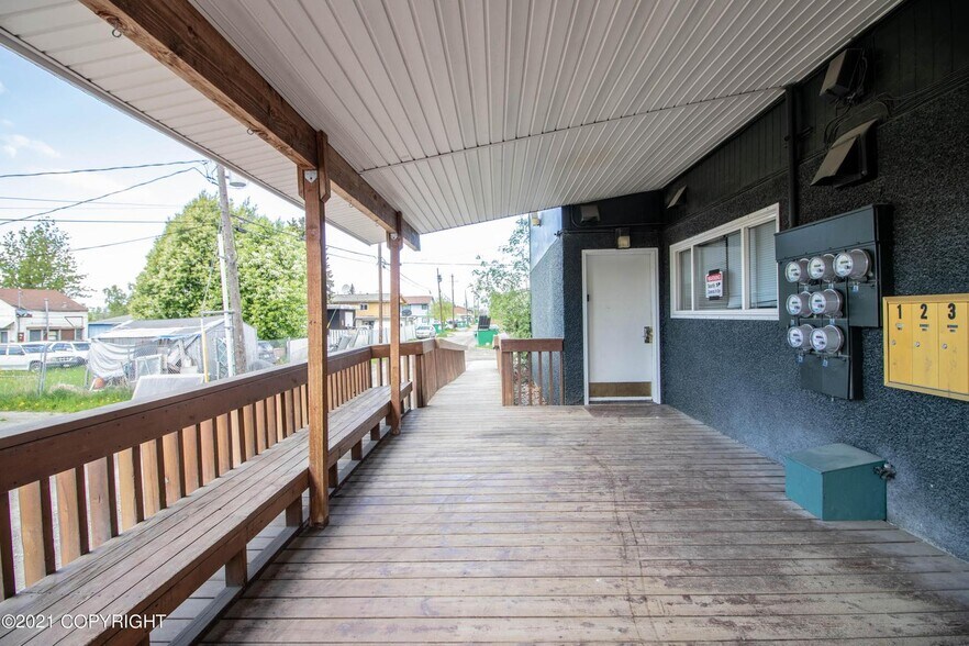 3925 E 9th Ave, Anchorage, AK à vendre - Photo de l’immeuble – Image 3 sur 37