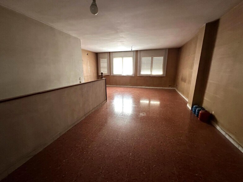 Immeuble residentiel dans Santa Coloma de Gramenet, Barcelona à vendre - Photo intérieure – Image 3 sur 4