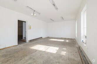 6085-6095 Blvd Couture, Montréal, QC à louer Photo intérieure– Image 2 sur 12