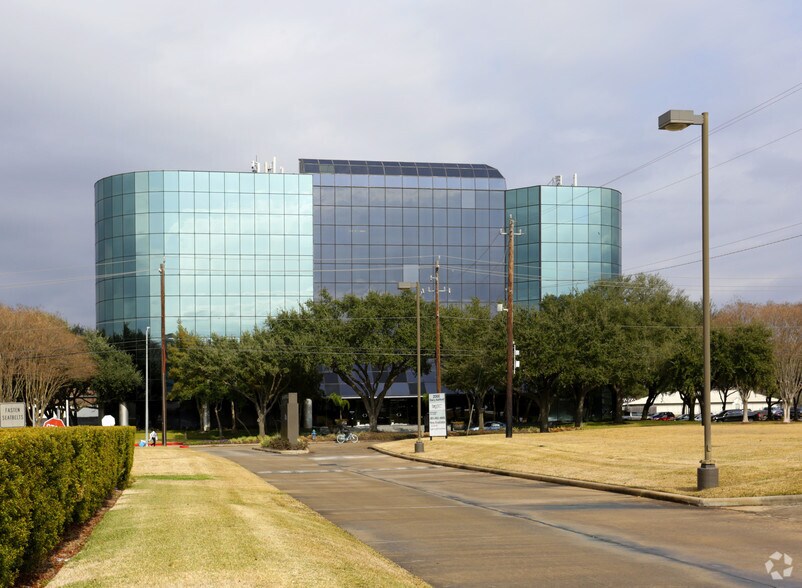 1880 Dairy Ashford St, Houston, TX à louer - Photo de l’immeuble – Image 3 sur 63