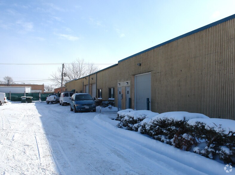 341-349 Lively Blvd, Elk Grove Village, IL à louer - Photo de l’immeuble – Image 3 sur 10