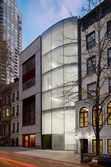 162 E 64th St, New York, NY à louer - Photo de l’immeuble – Image 2 sur 17