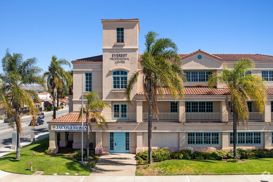2301 E Daily Dr, Camarillo, CA à louer - Photo de l’immeuble – Image 3 sur 8