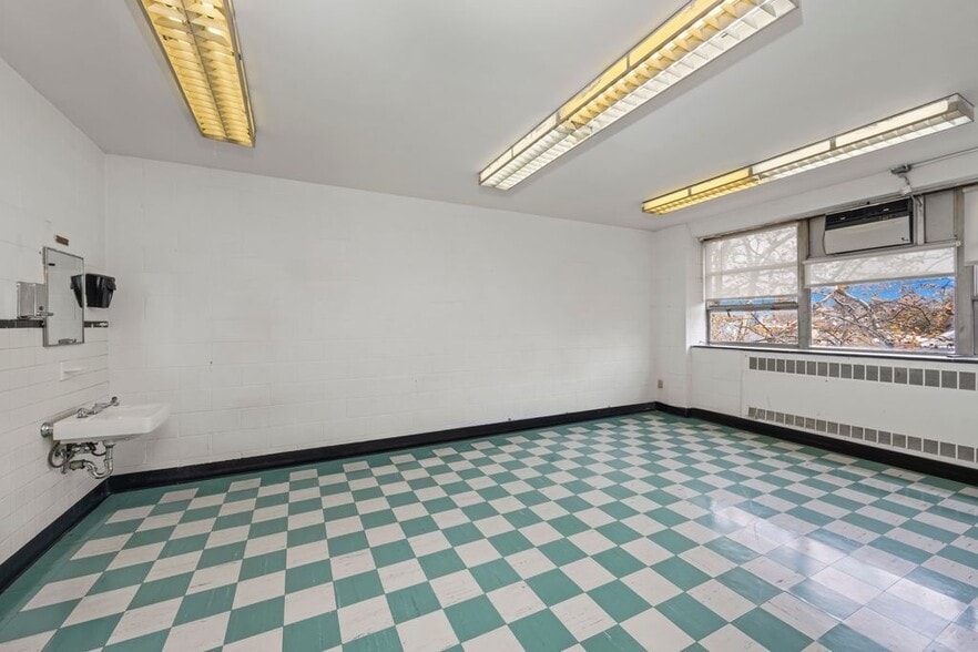 100 Brighton Ave, Staten Island, NY à vendre - Photo intérieure – Image 2 sur 11