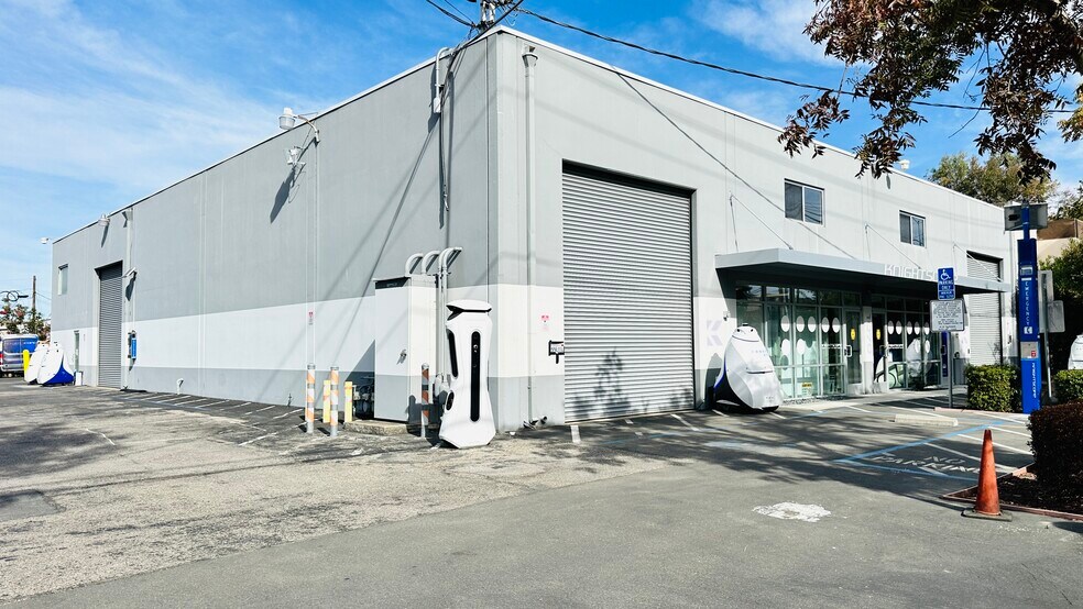1070-1080 Terra Bella Ave, Mountain View, CA à louer - Photo de l’immeuble – Image 2 sur 5