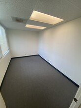 17332 Irvine Blvd, Tustin, CA à vendre Photo intérieure– Image 2 sur 3