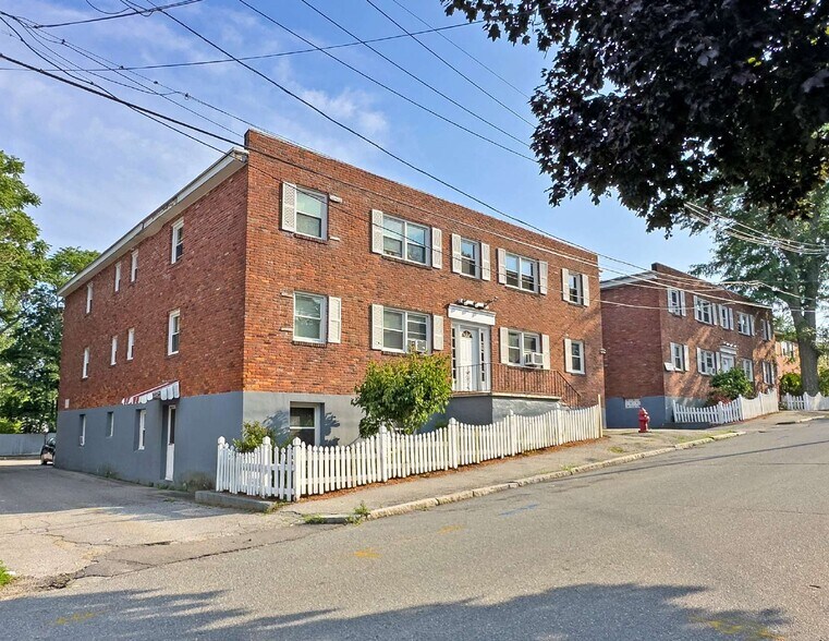 18 Waugh St, Lowell, MA à vendre - Photo principale – Image 1 sur 18
