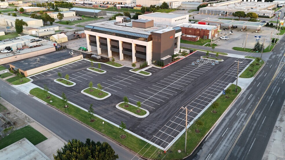3812 N Santa Fe Ave, Oklahoma City, OK à louer - Photo de l’immeuble – Image 3 sur 8