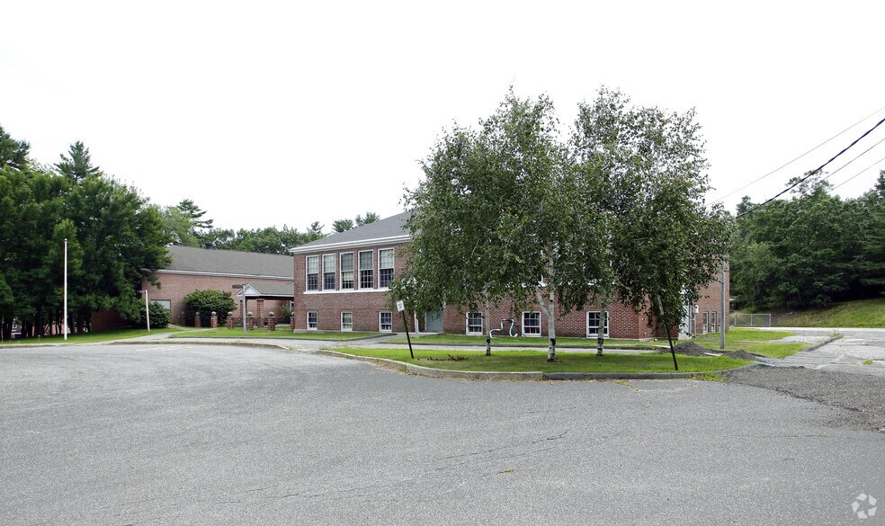 74 Lunt Rd, Falmouth, ME à louer - Photo principale – Image 1 sur 1