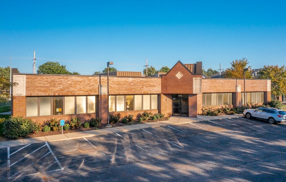 975 N Mur-Len Rd, Olathe, KS à vendre - Photo de l’immeuble – Image 2 sur 9
