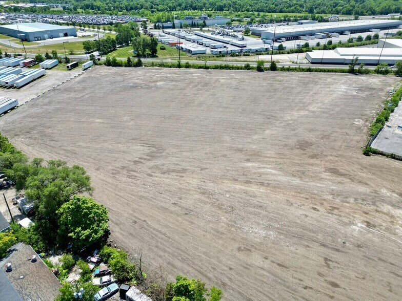 2505 N Sherman Dr, Indianapolis, IN à louer - Photo de l’immeuble – Image 3 sur 7