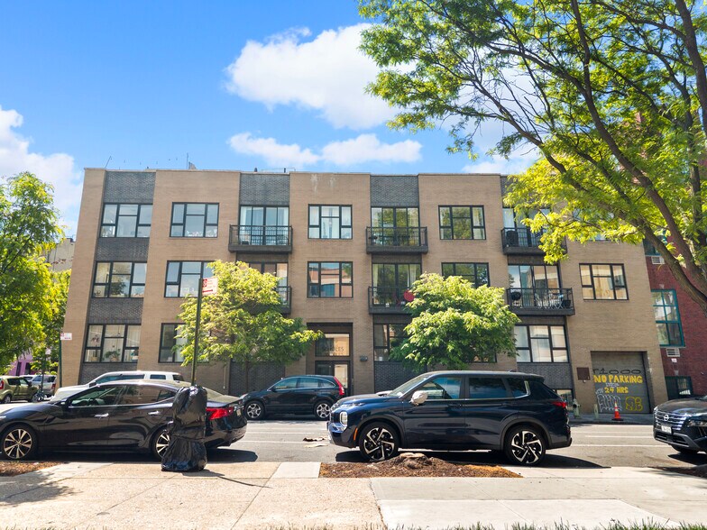 180 Scholes St, Brooklyn, NY à vendre - Photo de l’immeuble – Image 3 sur 15
