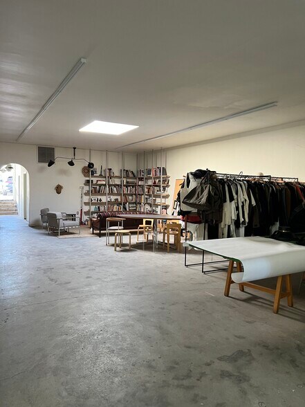 5215 York Blvd, Los Angeles, CA à louer - Photo de l’immeuble – Image 2 sur 18