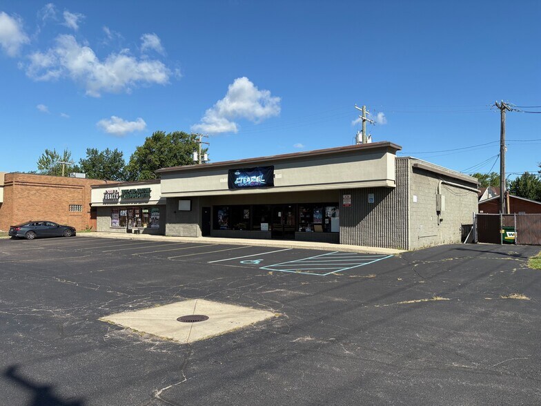 320 Eureka Ave, Wyandotte, MI à louer - Photo de l’immeuble – Image 2 sur 5