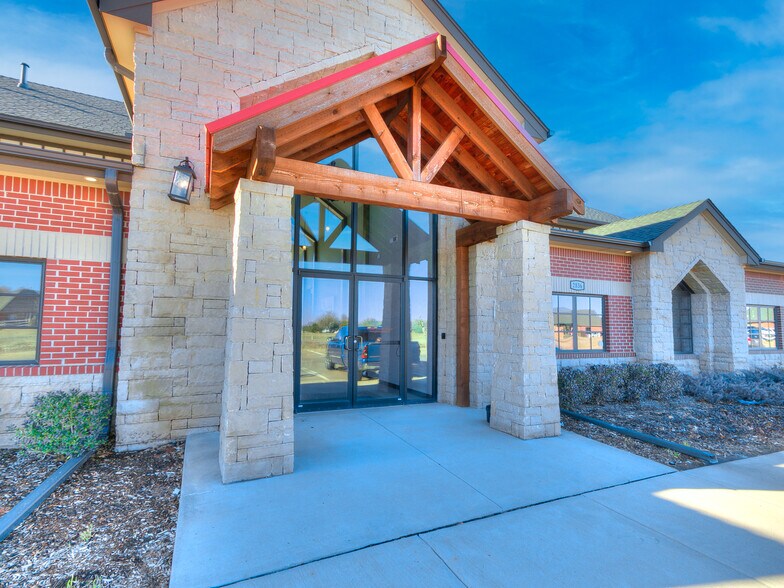 2836 N Kelly Ave, Edmond, OK à louer - Photo de l’immeuble – Image 2 sur 31