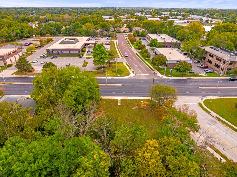 6760 151st st, Overland Park, KS à vendre - Photo de l’immeuble – Image 3 sur 24