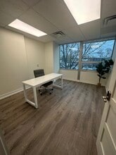 925-975 E Maple Rd, Birmingham, MI à louer Photo intérieure– Image 2 sur 5