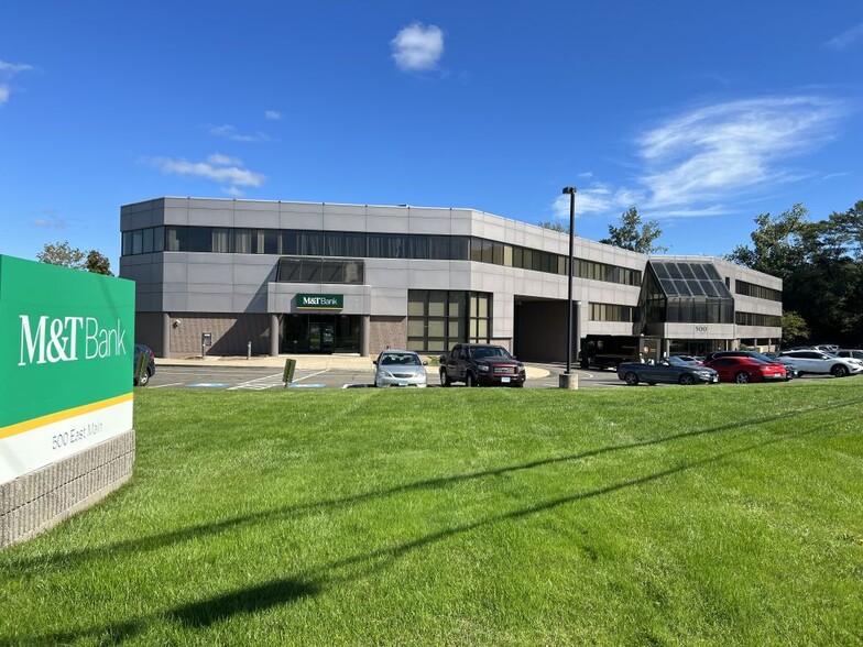 500 E Main St, Branford, CT à louer - Photo de l’immeuble – Image 1 sur 13
