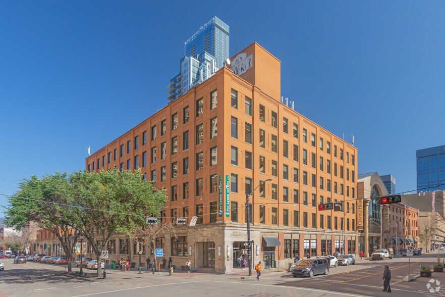 10310-10320 102 Av NW, Edmonton, AB à louer - Photo de l’immeuble – Image 2 sur 2