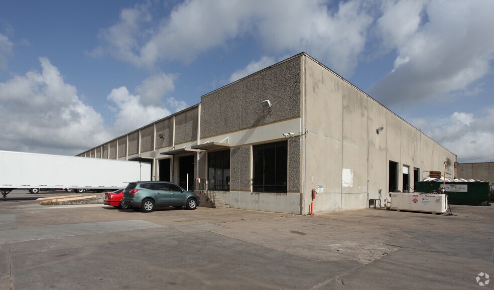 9005 Spikewood Dr, Houston, TX à louer - Photo de l’immeuble – Image 3 sur 4