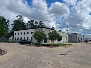 1902 S Houston Ave, Humble, TX à louer Photo de l’immeuble– Image 1 sur 8