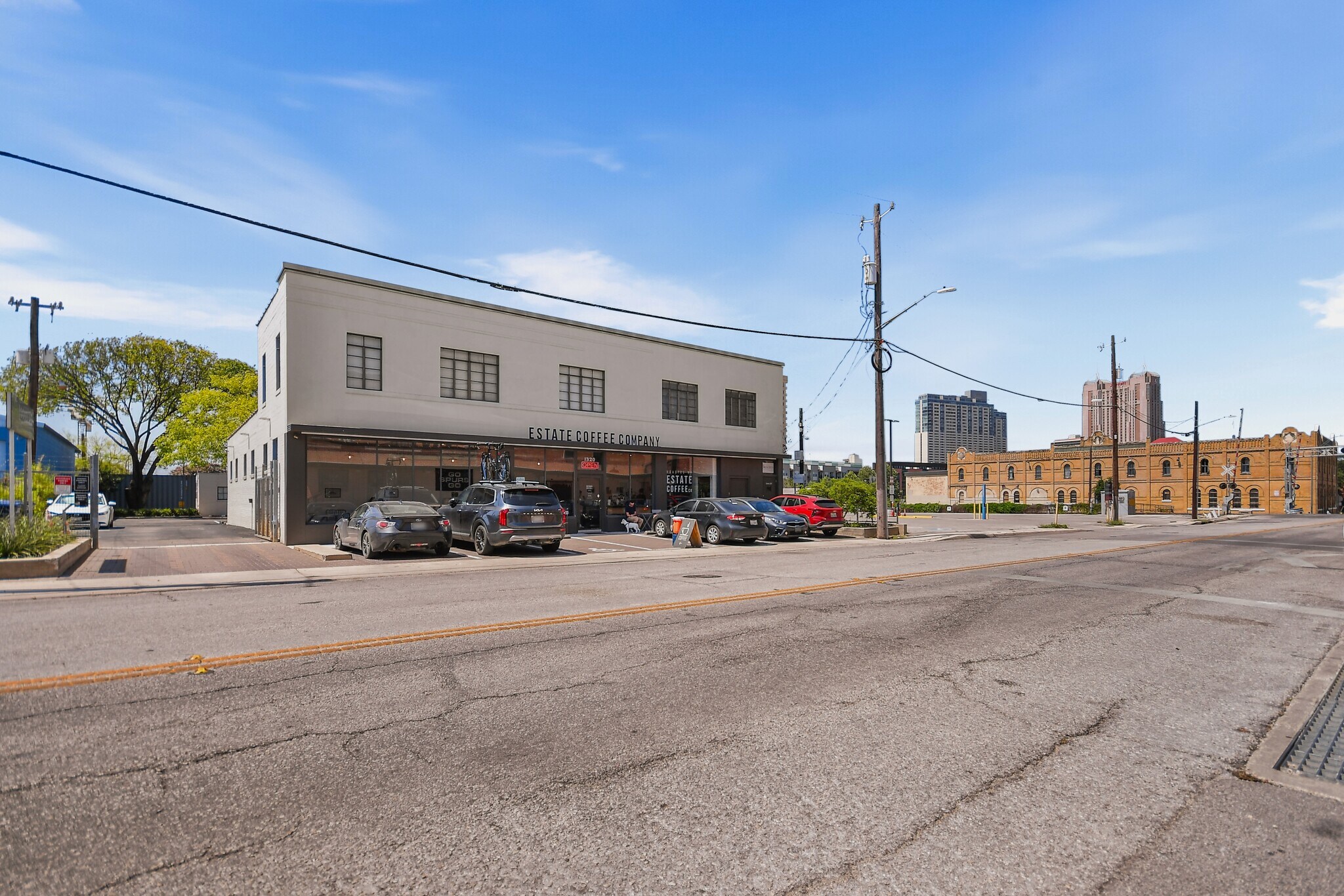 1320 E Houston St, San Antonio, TX à louer Photo de l’immeuble– Image 1 sur 36