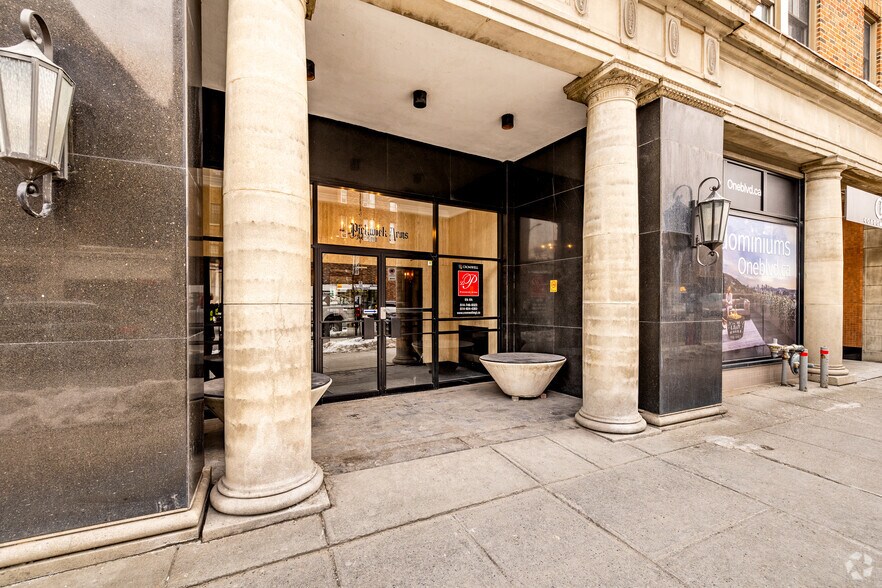 5010 Rue Sherbrooke W, Westmount, QC à louer - Photo de l’immeuble – Image 3 sur 4