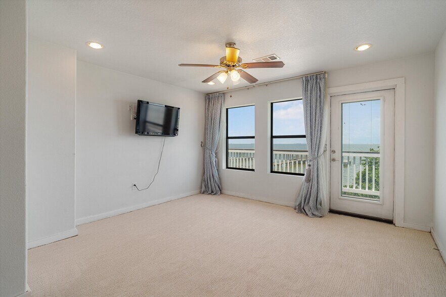 804 Bay Ave, Kemah, TX à vendre - Photo de l’immeuble – Image 3 sur 64