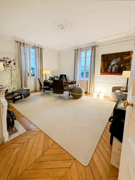 Immeuble residentiel dans Paris à vendre - Photo intérieure – Image 3 sur 3