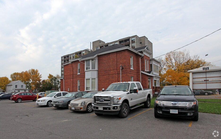 171 King St E, Oshawa, ON à vendre - Photo de l’immeuble – Image 2 sur 2