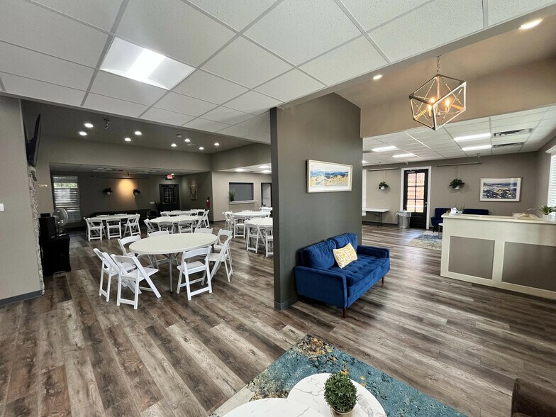 551 N Valley Pky, Lewisville, TX à vendre - Hall d’entrée – Image 2 sur 14