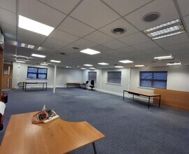 5-9 Fraser Rd, Bedford à louer Photo intérieure– Image 2 sur 3