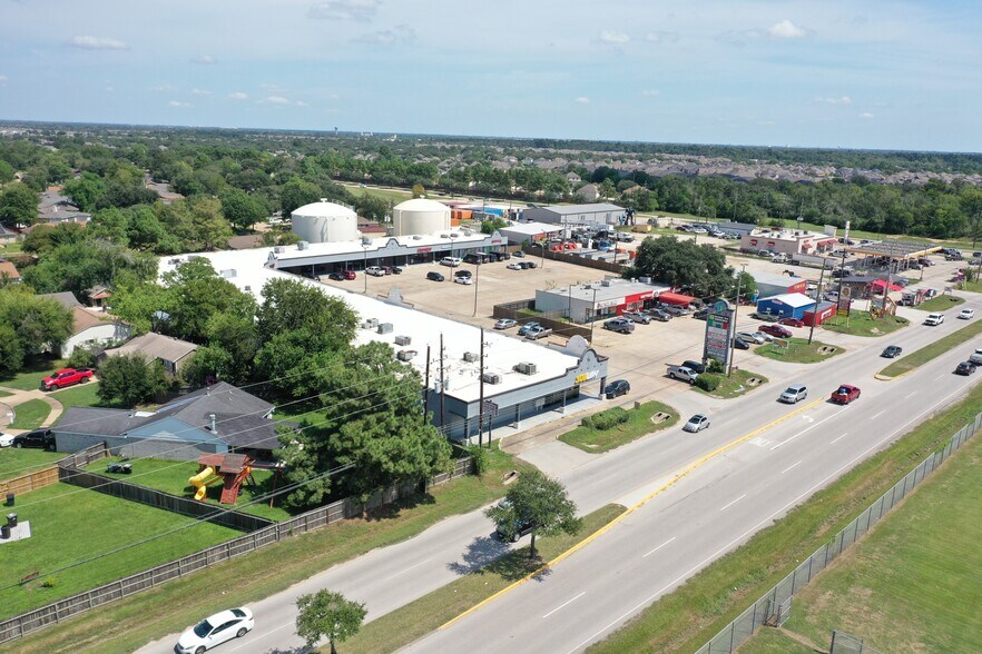 19214 Clay Rd, Katy, TX à louer - Photo de l’immeuble – Image 2 sur 5