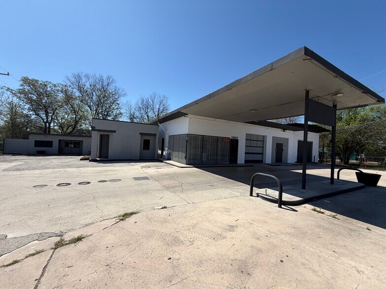 1850 E Houston St, San Antonio, TX à louer - Photo de l’immeuble – Image 3 sur 10