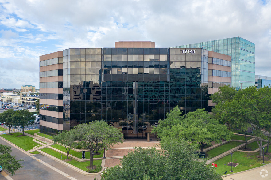 12141 Wickchester Ln, Houston, TX à louer - Photo de l’immeuble – Image 1 sur 6