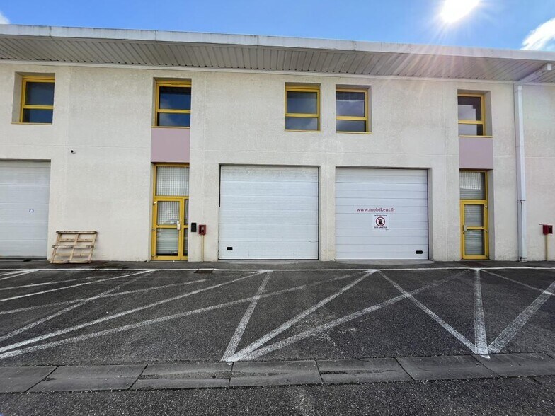 20 Rue Jean-Louis Calderon, Vaulx-en-Velin à louer - Photo de l’immeuble – Image 3 sur 16