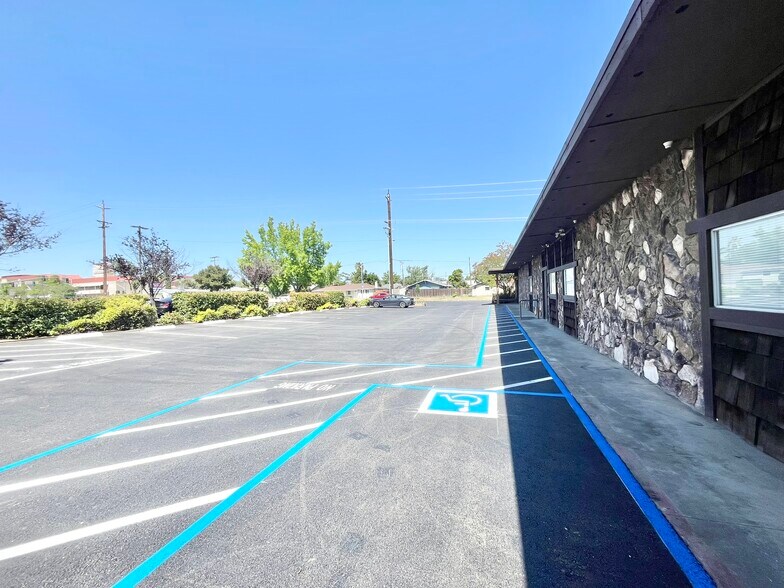 408 Sunrise Ave, Roseville, CA à vendre - Photo de l’immeuble – Image 3 sur 10