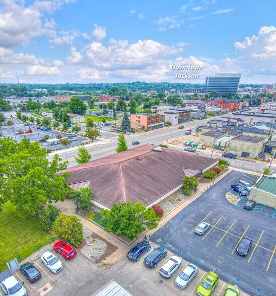 900 E Michigan Ave, Jackson, MI à vendre - Photo de l’immeuble – Image 2 sur 36