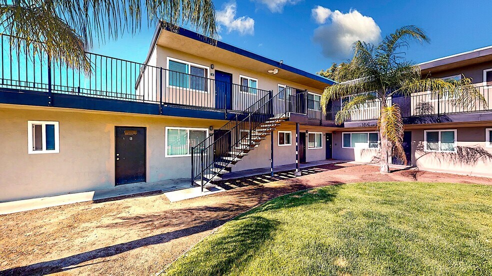 135 N Sheridan Ave, Manteca, CA à vendre - Photo de l’immeuble – Image 3 sur 20