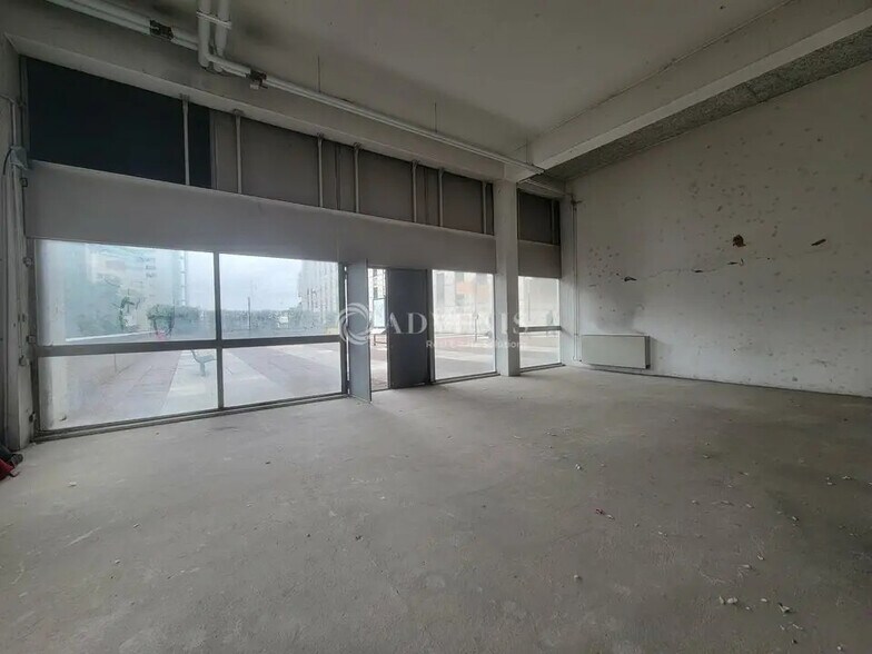 Local commercial dans Courbevoie à louer - Photo de l’immeuble – Image 2 sur 10