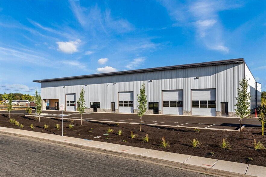 171 Bateman Dr, Medford, OR à louer - Photo de l’immeuble – Image 2 sur 31
