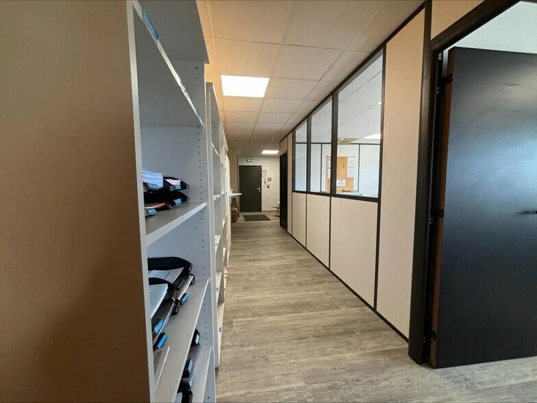 Bureau dans La Valette-du-Var à louer - Photo de l’immeuble – Image 2 sur 4
