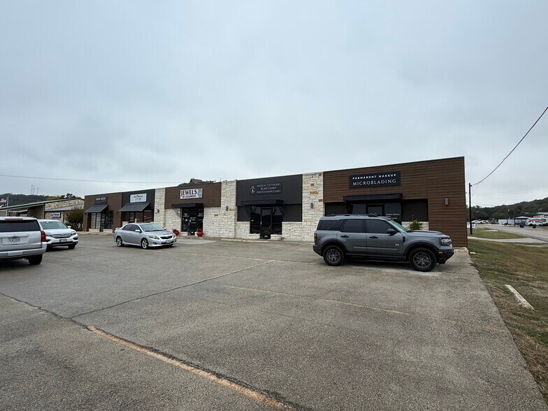 1500 FM 2673, Canyon Lake, TX à louer - Photo de l’immeuble – Image 1 sur 9