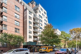 Plus de détails pour 10933 71st Rd, Forest Hills, NY - Logement à vendre