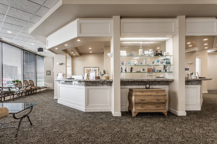 11455 N Meridian St, Carmel, IN à louer - Photo de l’immeuble – Image 3 sur 9