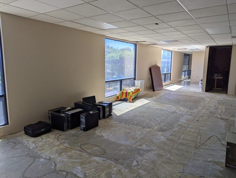 17722 Irvine Blvd, Tustin, CA à vendre - Photo de l’immeuble – Image 3 sur 5