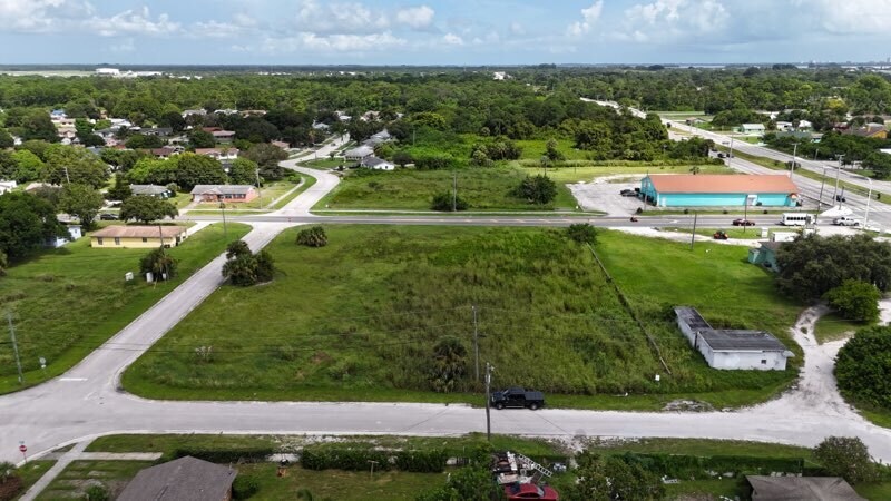 0 Bedford Drive Dr, Fort Pierce, FL à louer - Photo de l’immeuble – Image 2 sur 3